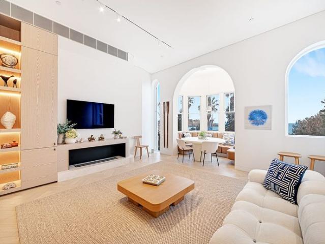 Beachfront Luxury – Fully Furnished Three Bedroom Apartment with Parking