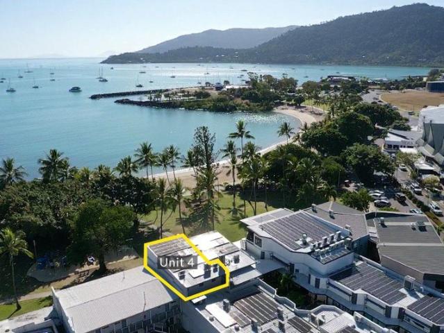 Beachfront Luxury In Central Airlie Beach