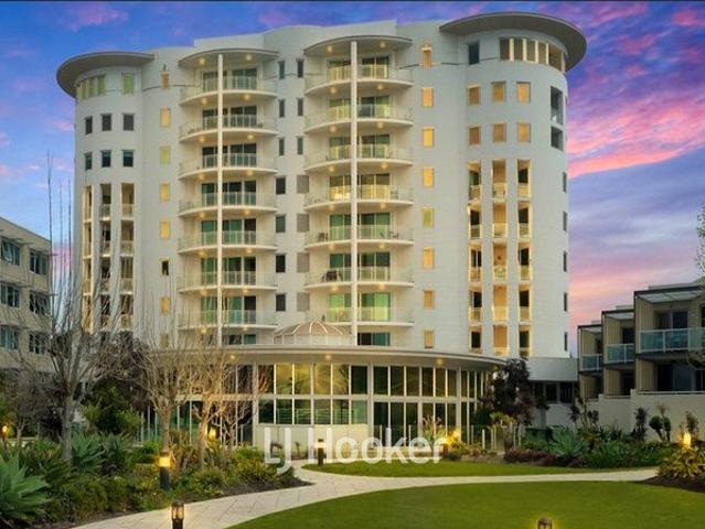 Beachfront Luxury Living at the Iconic Silo Apartments!
