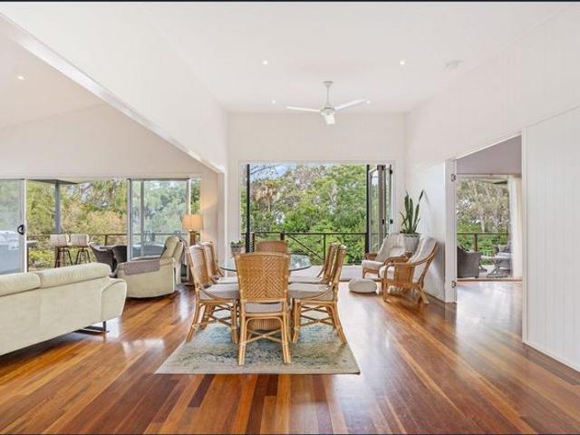 Beachfront Living with Two Homes on a Spacious 1,000m² Block