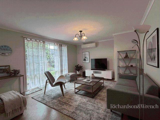 BEACHFRONT LIVING JUST 300M FROM UMINA BEACH!