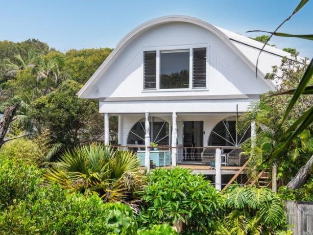BEACHFRONT ESCAPE. UNMATCHED POSITION. PURE RESET