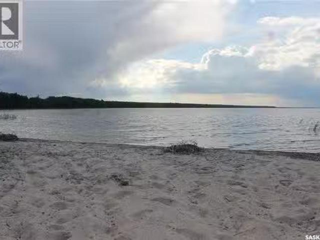 Beachfront Lot Delaronde Lake, Delaronde Lake, SK, S0J 0E0 v.