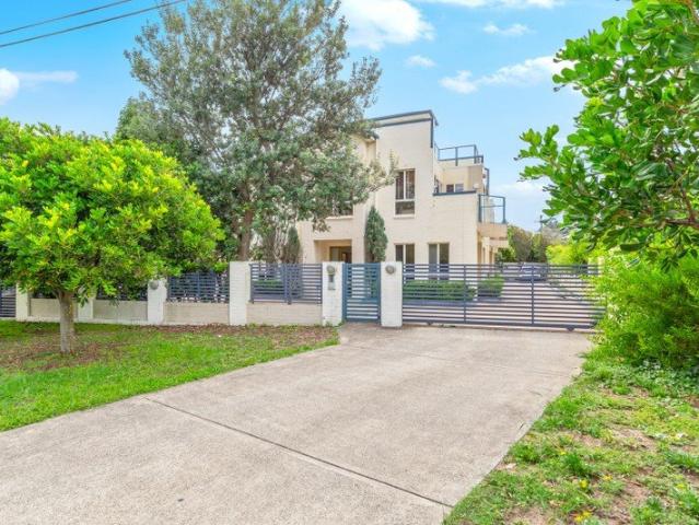 Beachfront Reserve | Tri Level Living | Premium Convenience