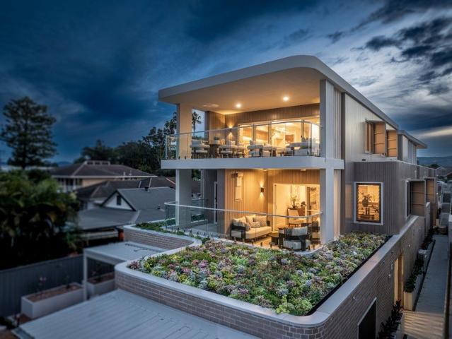 Beachfront Scale Direct Lift Access, Ocean & Bay Views