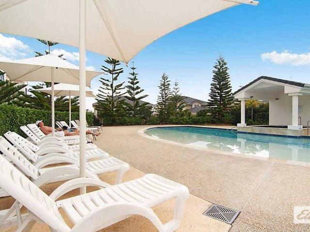 Beachfront 2 Bed Apartment with Stunning Ocean Views