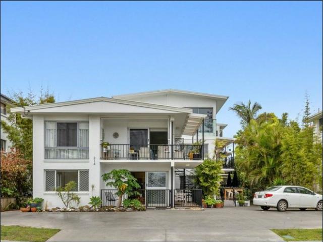 Beachfront 2 Bedroom Unit Directly Opposite Kingscliff Beach