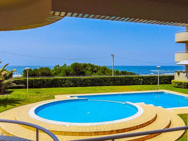 Beachfront 3 bedroom apartment with pool