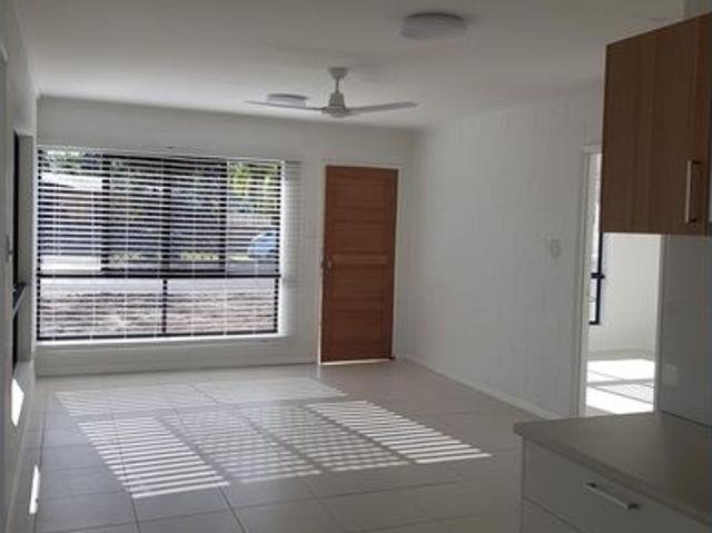 BEACHSIDE 2 BEDROOM RENOVATED DUPLEX MASSIVE YARD