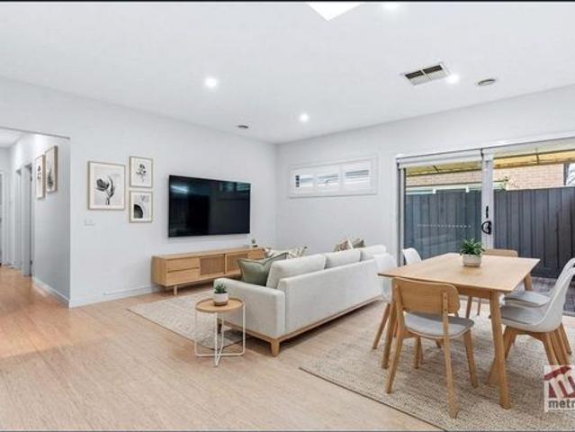 BEACHSIDE CHARM MEETS EVERYDAY CONVENIENCE!