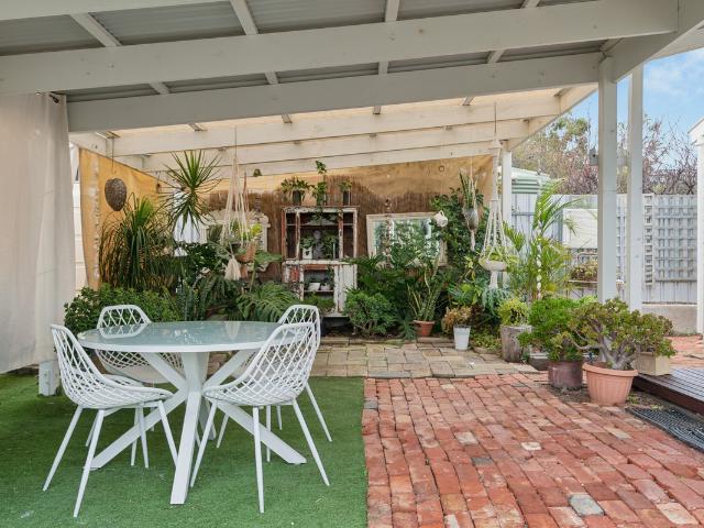 BEACHSIDE CHARM WITH CHARACTER, SPACE & LIFESTYLE