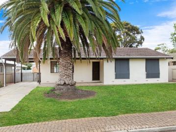 Beachside Charming Home Available For Rent !