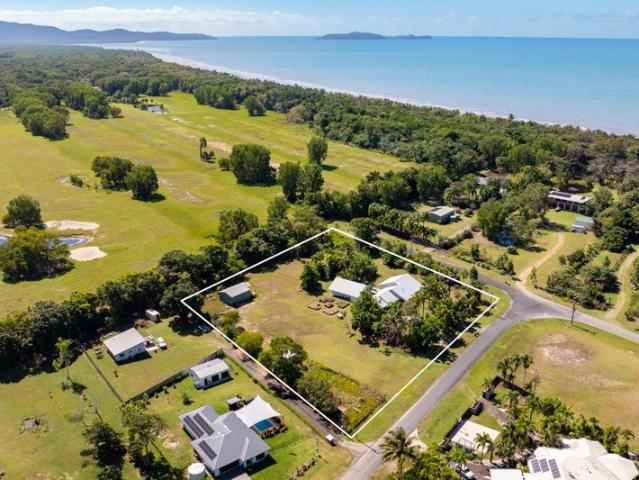 Beachside and Rural Lifestyle: A Lovely Spacious Home
