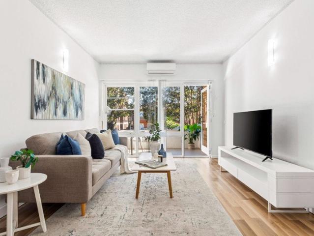 Beachside Apartment of Impressive Volume