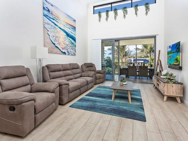 Beachside Apartment Living!