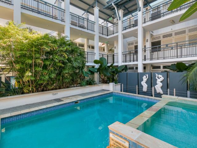 BEACHSIDE APARTMENT WITH EXCLUSIVE ROOF TOP TERRACE UNFURNISHED