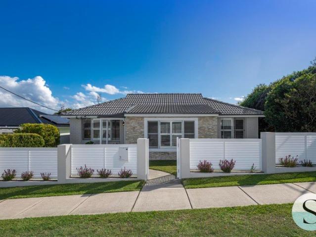 Beachside Beauty! Renovated Single Level Living, Entertaining Haven, Huge Studio Space, Garages Galore, Rear Lane Access, Stroll to Sand & Surf