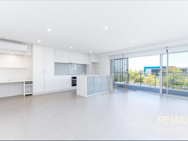 BEACHSIDE BLISS 3x2 Apartment in Alkimos