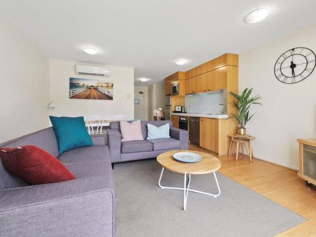 Beachside Bliss in Luxurious Lorne Spacious 1 Bedroom 1 Bathroom Retreat