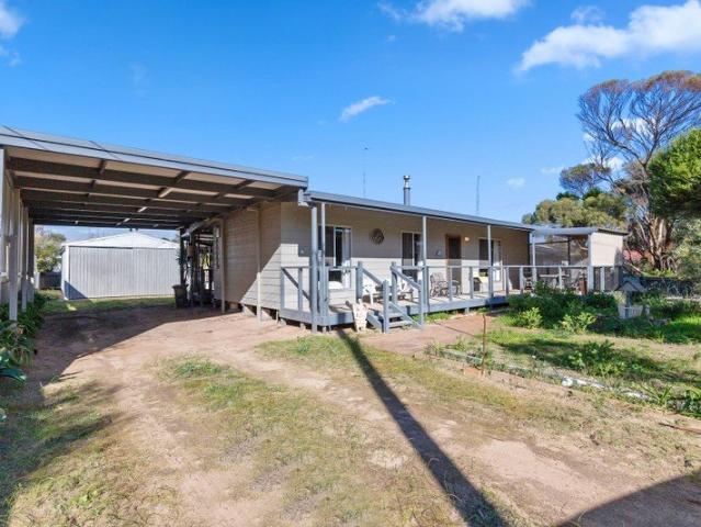 Beachside Bliss Just Steps from Balgowan's Pristine Shoreline