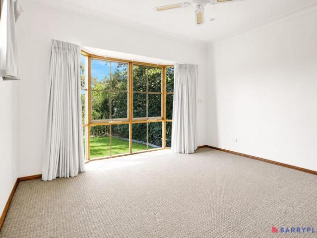 BEACHSIDE BLISS ON BAYVIEW!