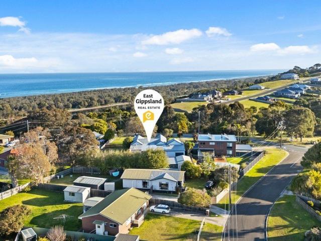 Beachside Bliss: Stylish Family Living in Lake Bunga