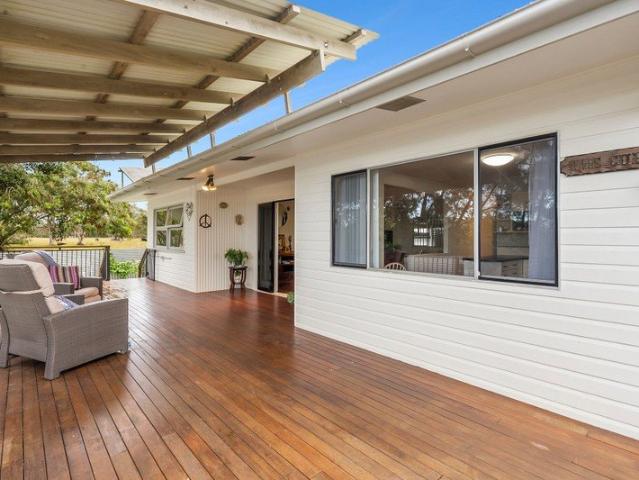 Beachside Gem, Seconds to the Sea!