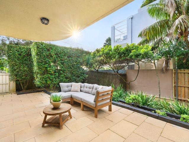 Beachside Entertainer with Expansive North East Courtyard