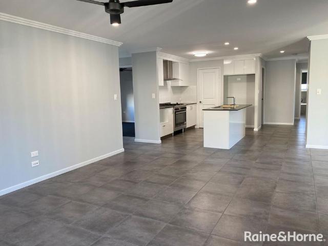 Beachside Executive Living Just 100m from the Water