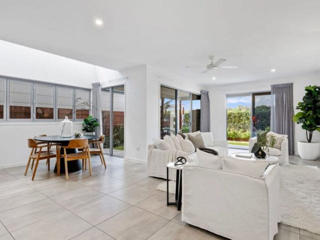 Beachside Family home in the heart of everything!