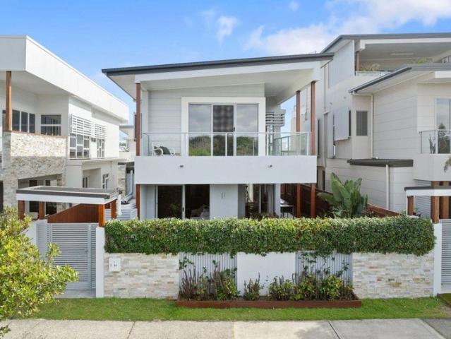 Beachside Family home in the heart of everything!
