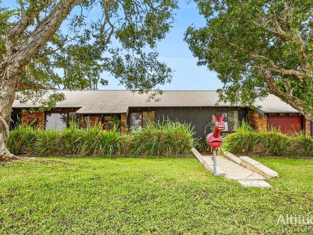 Beachside Family Living with a Reserve Backdrop