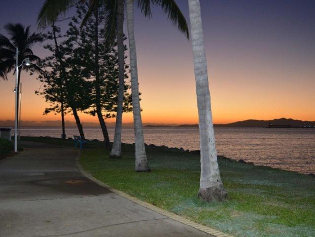 Beachside Furnished 2 bedroom Unit