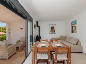 Beachside holiday apartment with sunny terrace, Costabella Marbella