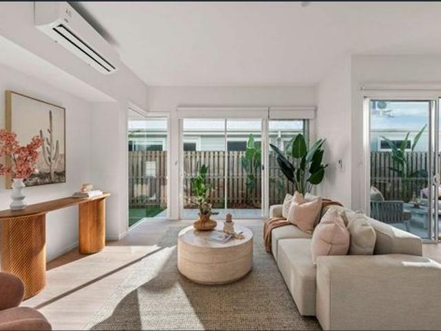 BEACHSIDE HOME ONLY 150M TO CASUARINA TOWN CENTRE