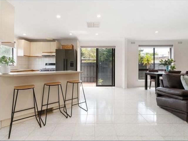 Beachside in Beautiful Dromana