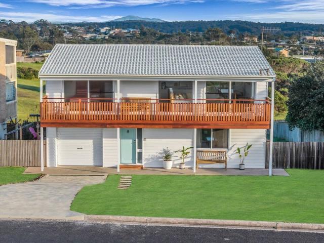 Beachside Living, Metres from Beares Beach