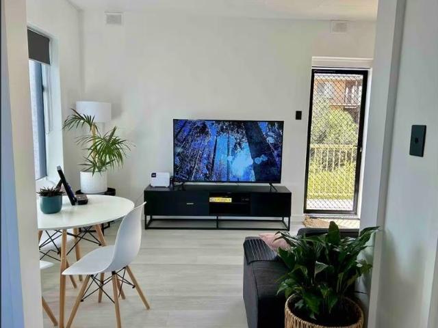 Beachside Living&mldr  Fully Furnished Unit!
