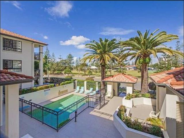 Beachside living Broadbeach