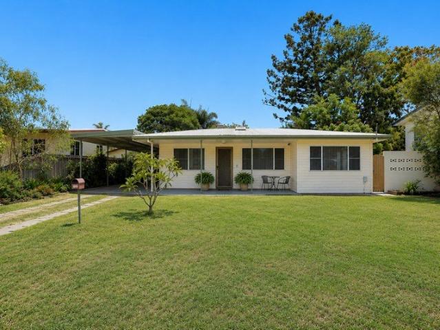 Beachside Living, Extra Space & an Investment Opportunity All in One