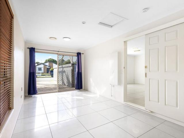 Beachside Living: Family Friendly with 3 Bay Shed, Pool & Fully Fenced