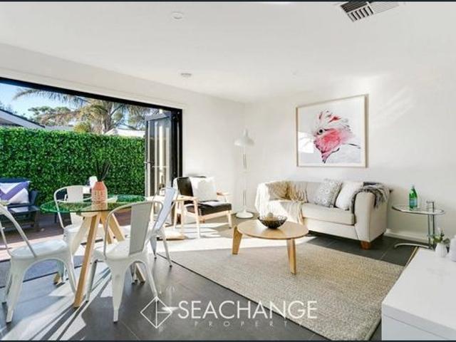Beachside Living in a Prime Mornington Location