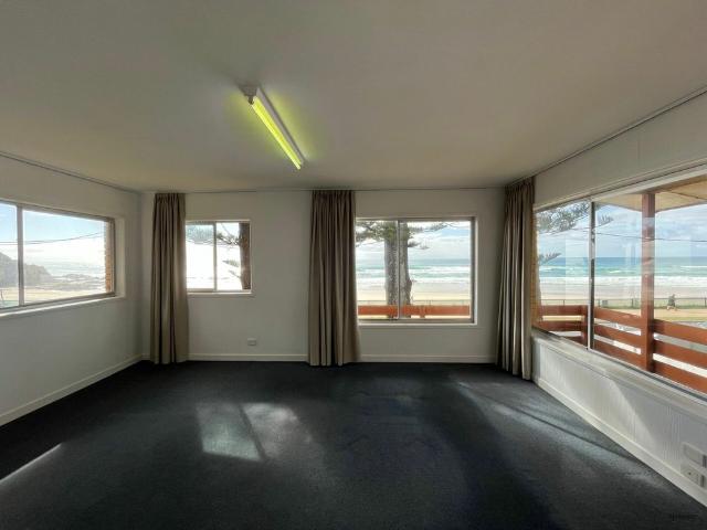 Beachside Living in an Unbeatable Coastal Location