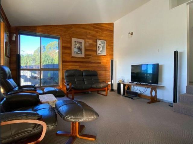 Beachside Living in Beautiful Binalong Bay