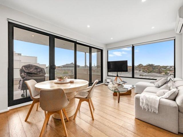 Beachside Living in Stylish Apartment with Large Balcony