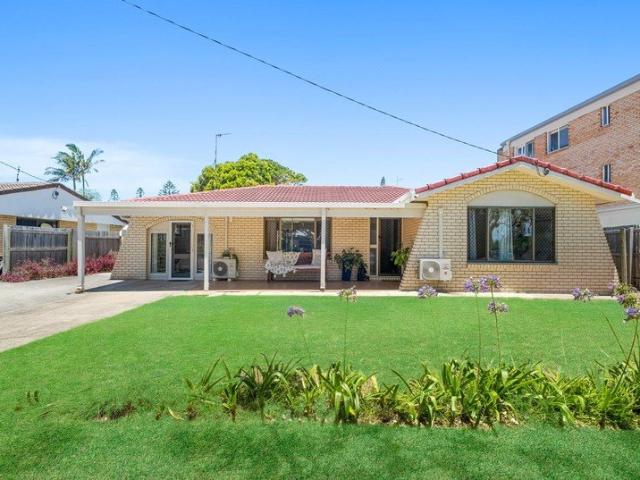 Beachside Living in the Heart of Buddina
