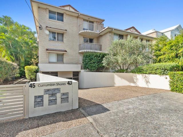 Beachside Living in the Heart of Currumbin