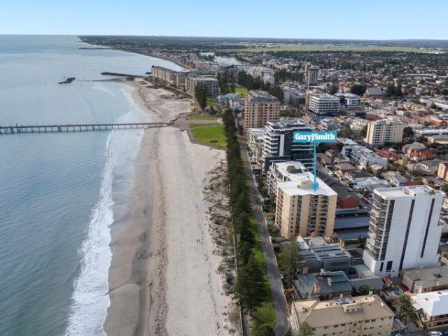 Beachside Living in the Heart of Glenelg