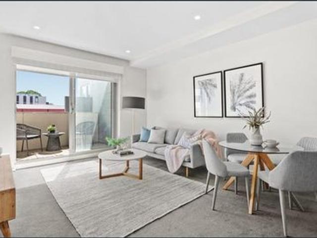 BEACHSIDE LIVING IN THE HEART OF HAMPTON