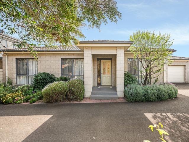 Beachside Living in the Heart of Mornington